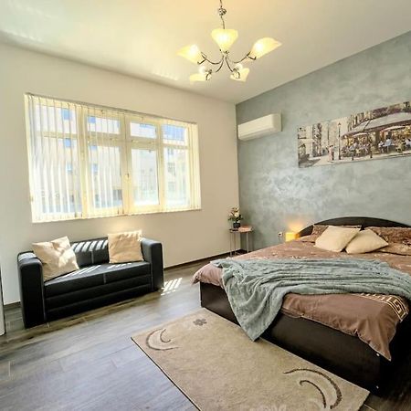 Cozy 2-Bedroom Flat In The Very Center Of Sofia Buitenkant foto