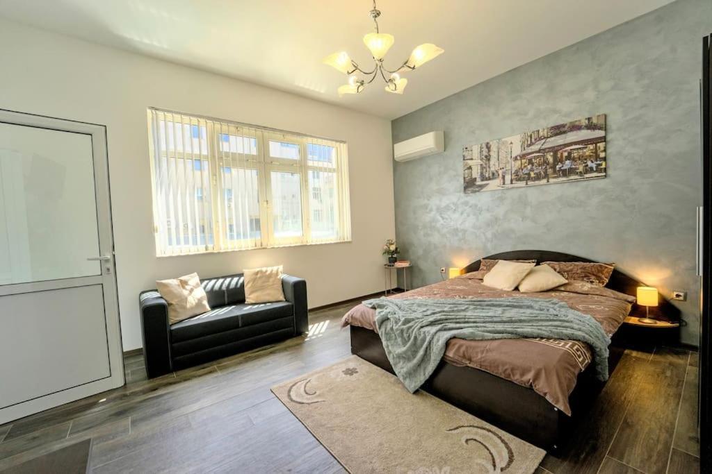 Cozy 2-Bedroom Flat In The Very Center Of Sofia Buitenkant foto