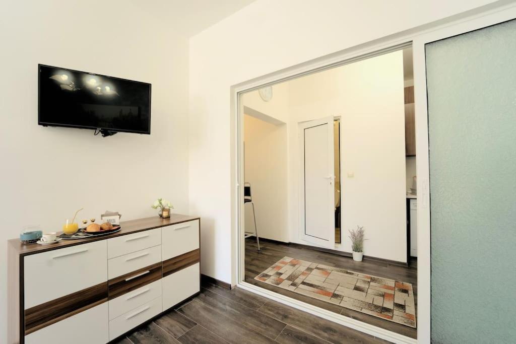 Cozy 2-Bedroom Flat In The Very Center Of Sofia Buitenkant foto