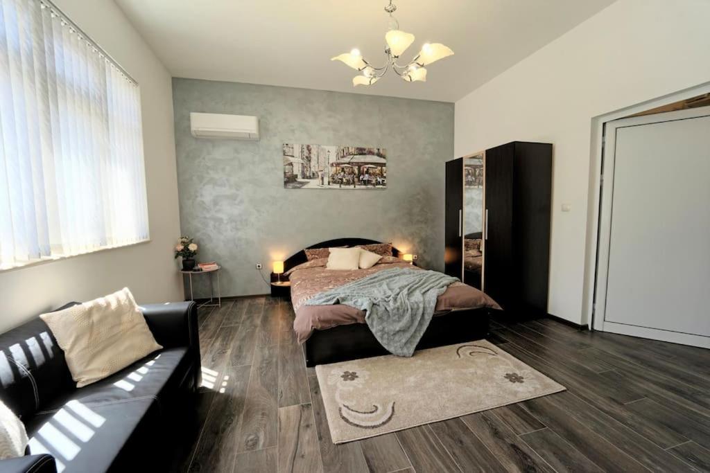 Cozy 2-Bedroom Flat In The Very Center Of Sofia Buitenkant foto